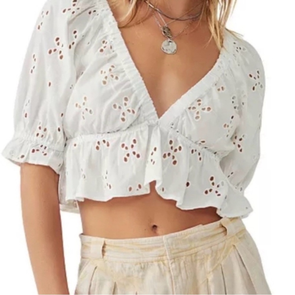 Free People Gardenia White Eyelet V-Neck Cropped Blouse Top NWT Shirt Spring - Picture 3 of 10